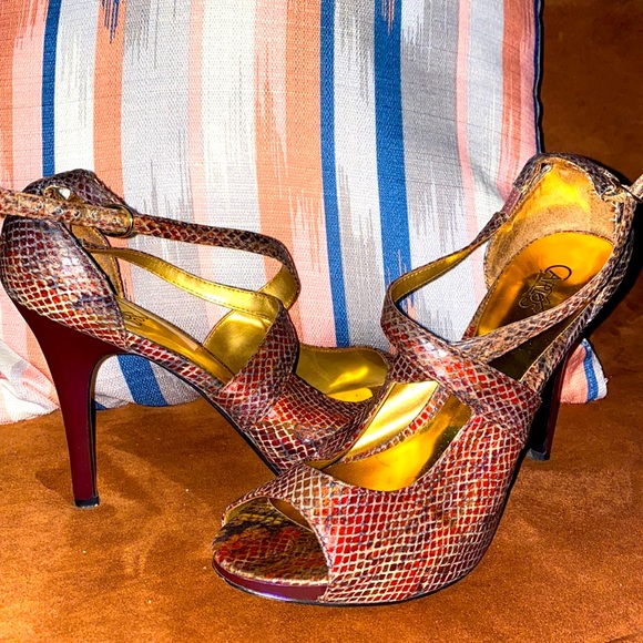 DATE NIGHT PUMPS - Picture 1 of 3